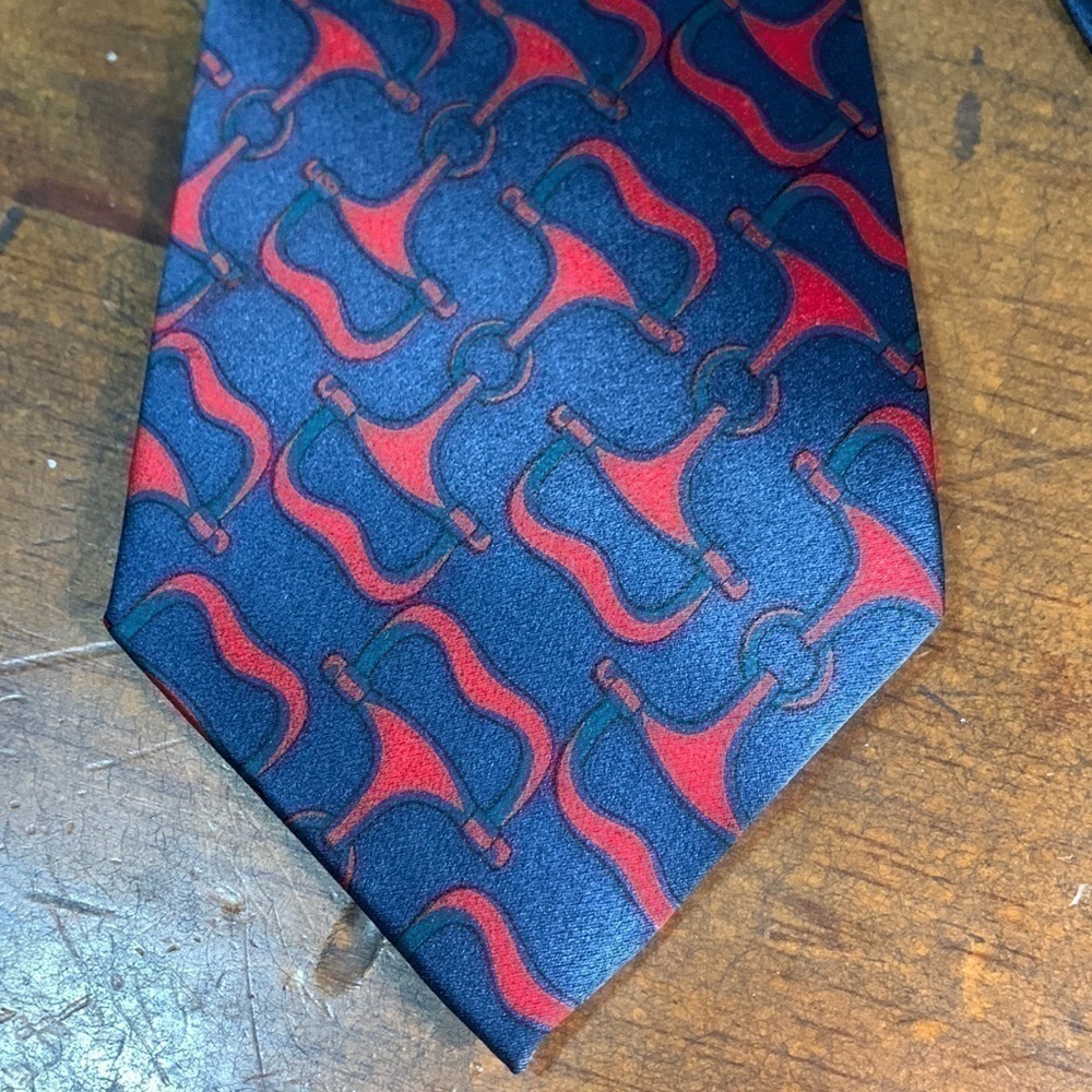 Silk Plaza navy with red and green horse-bits as the pattern silk necktie - Picture 1 of 7
